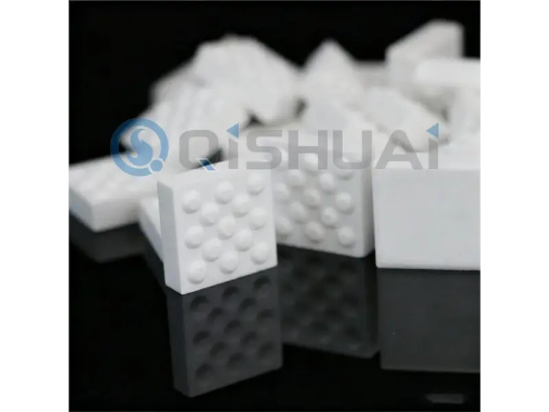 Aluminiumoxide keramische mozaïektegel met verhoogd patroon - een praktische slijtvaste oplossing van slijtvaste apparatuur van Shandong Qishuai